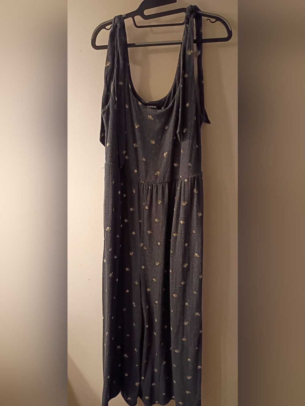 Pre-owned Torrid Super Soft Gray Jumper w/Flowers Size 1